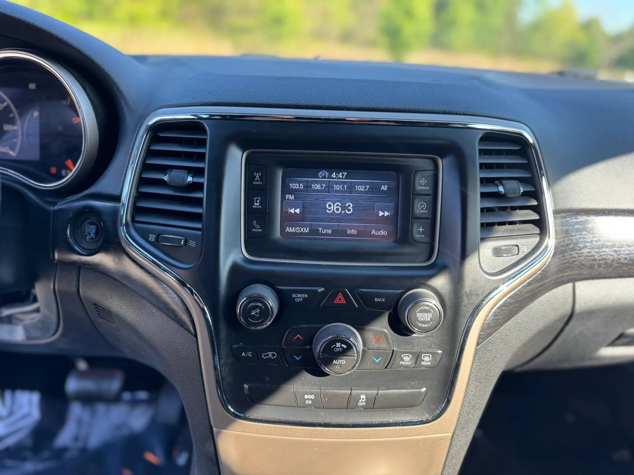 Used 2014 Jeep Grand Cherokee Laredo w/ Quick Order Package 23E RWD image 17