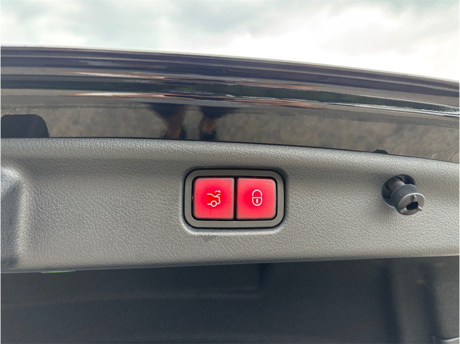 Used 2024 Mercedes-Benz C 300 Sedan image 50