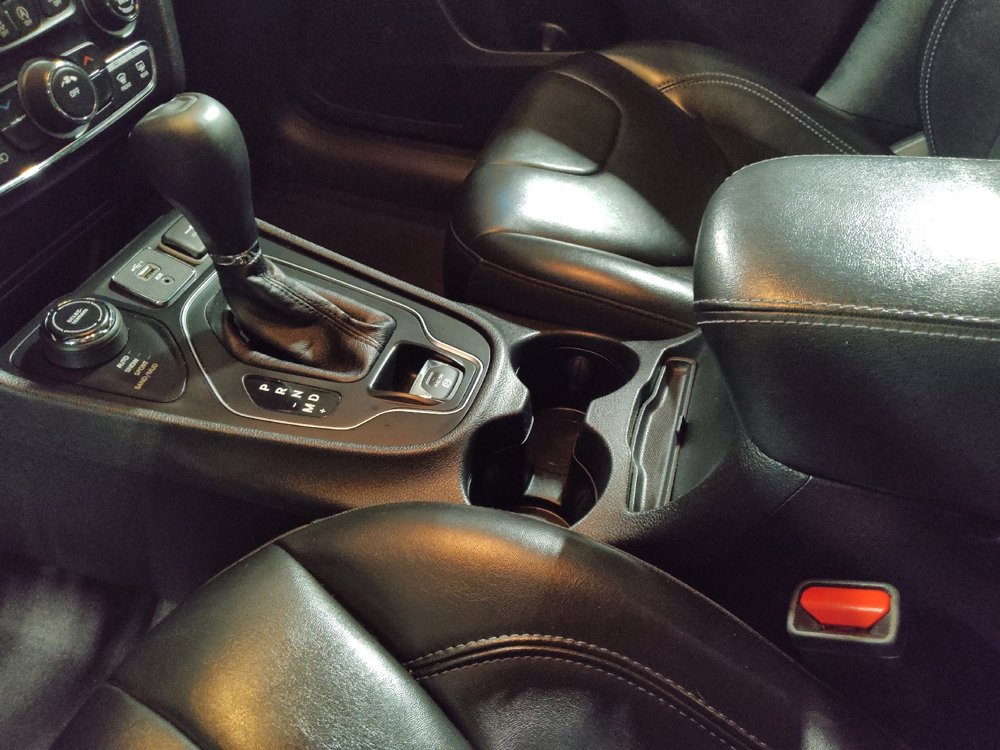 Used 2020 Jeep Cherokee Latitude Plus image 26