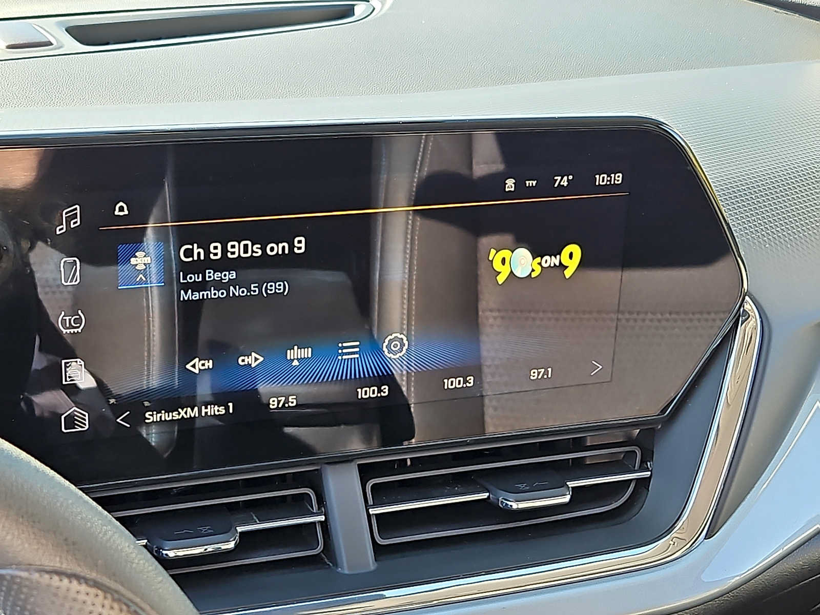 Used 2025 Chevrolet Trax LT FWD image 16
