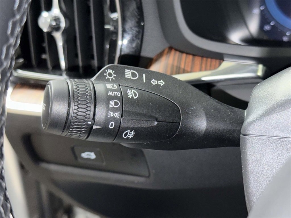 Used 2025 Volvo V60 B5 Cross Country Plus image 28