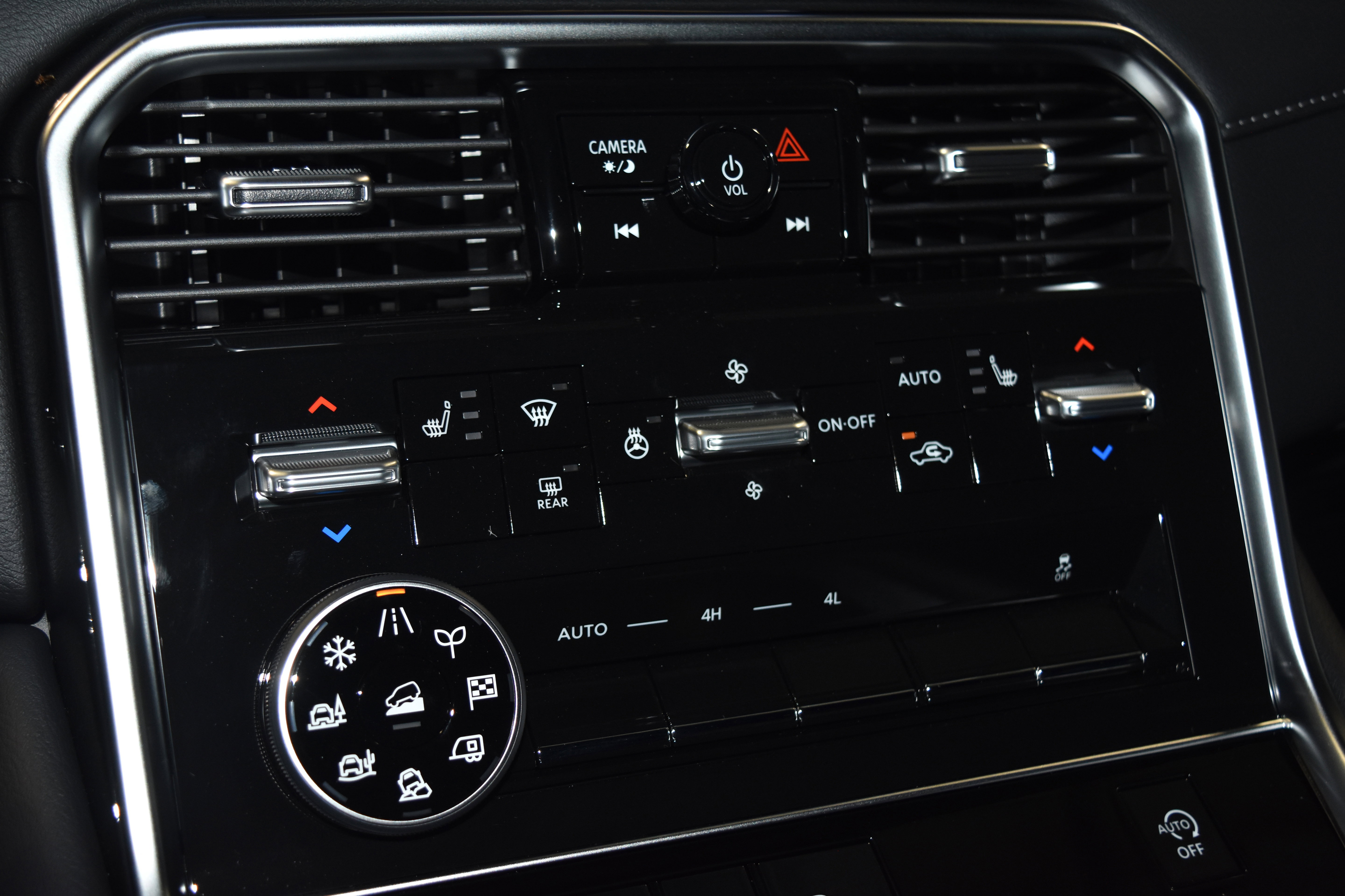 New 2026 Nissan Armada SL w/ Captain's Chari Seat Package image 11