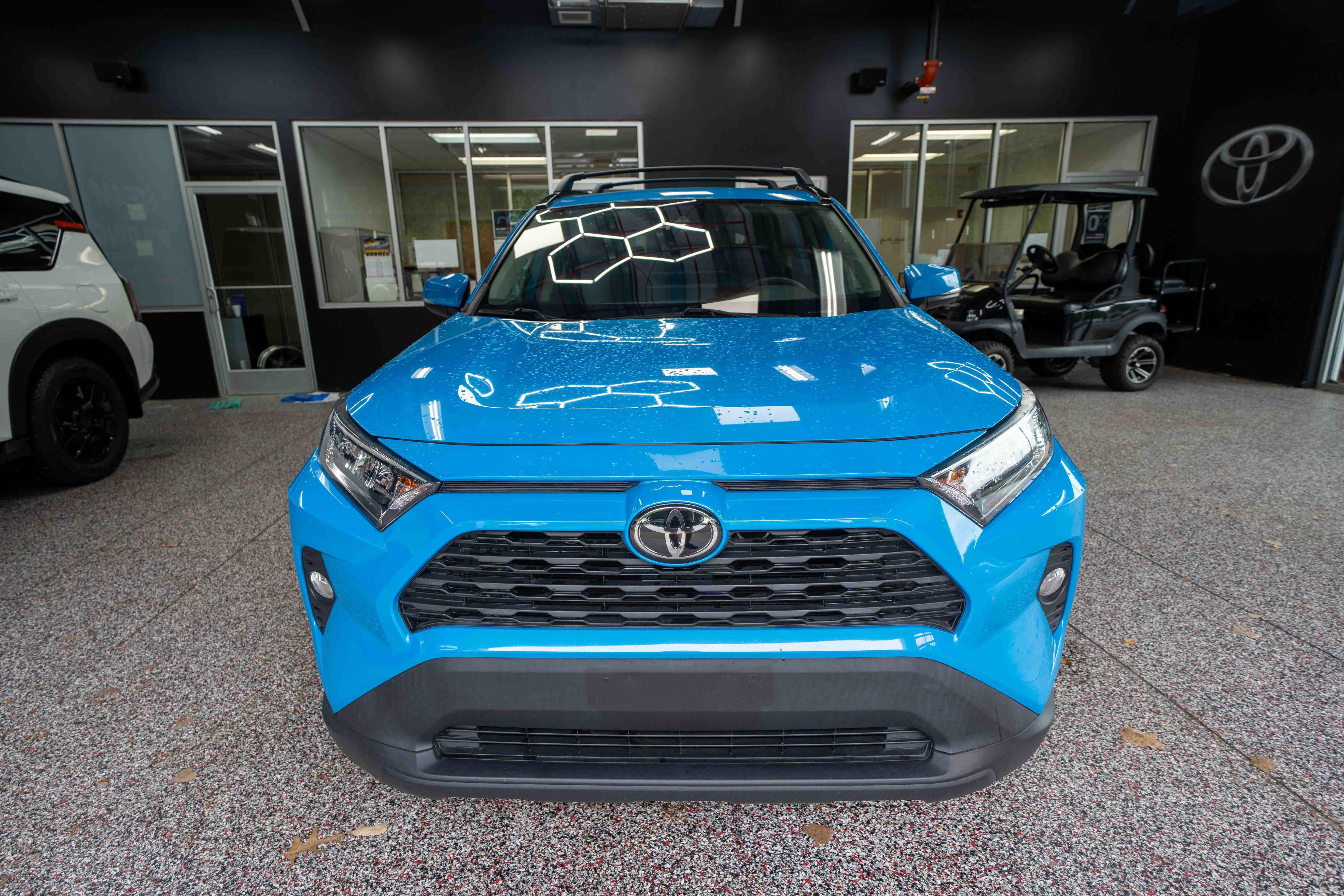 Used 2019 Toyota RAV4 XLE FWD image 6