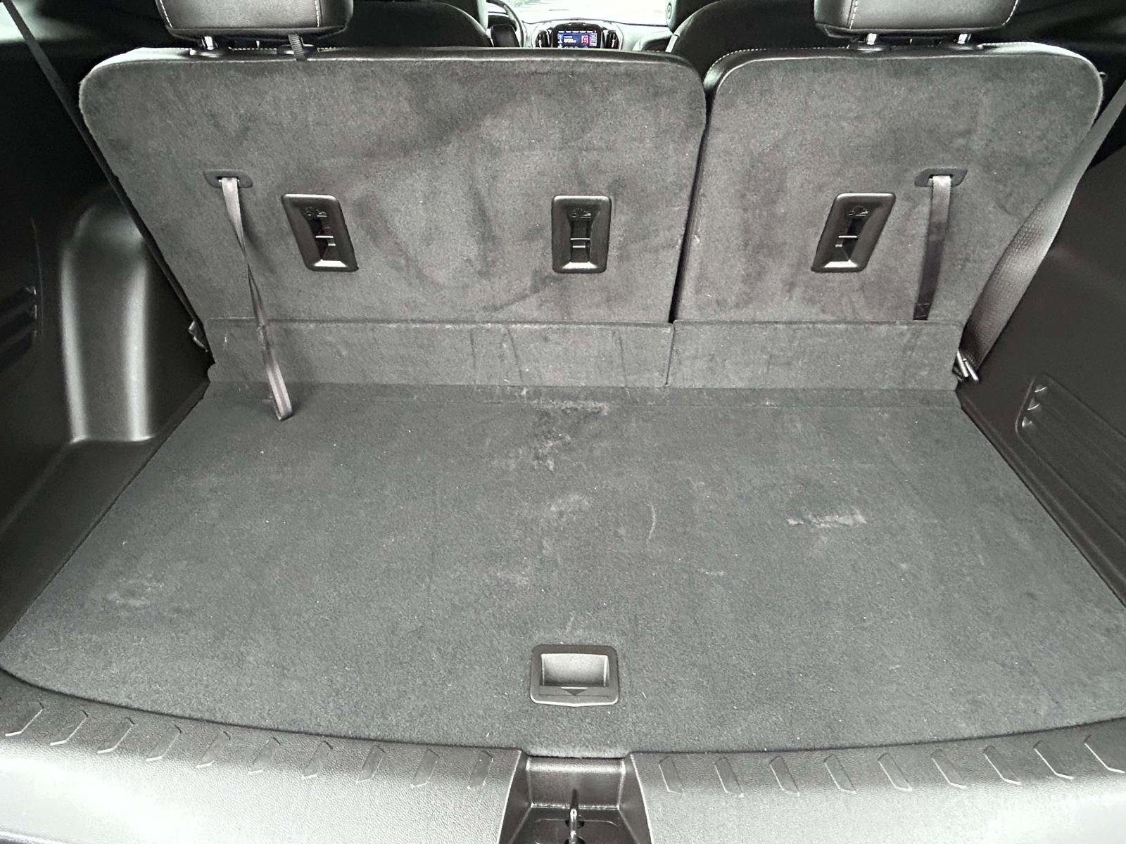 Used 2023 Chevrolet Traverse LT image 17