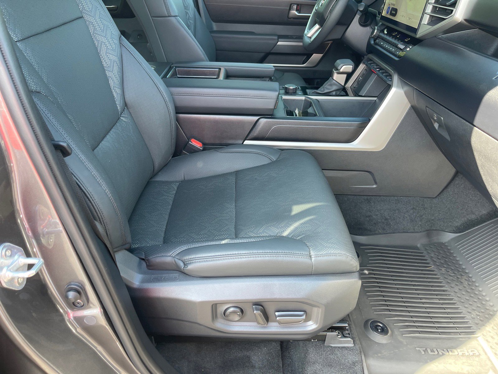 Used 2025 Toyota Tundra SR5 w/ SR5 Premium Package image 19