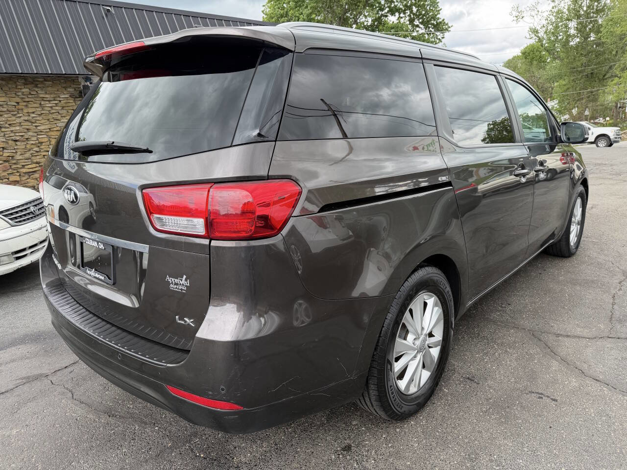Used 2017 Kia Sedona LX w/ LX Essentials Premium Package FWD image 3