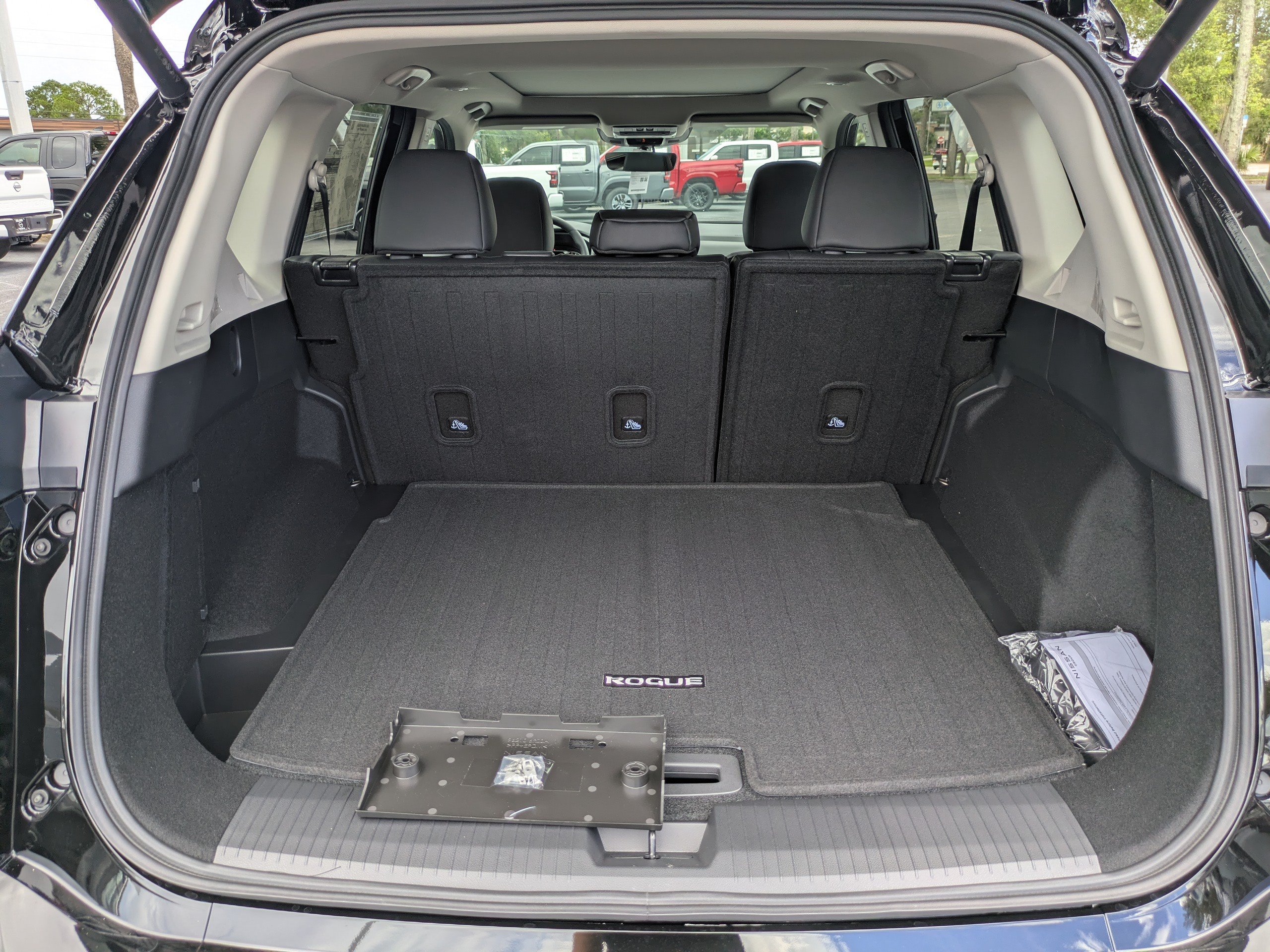 New 2026 Nissan Rogue Dark Armor FWD image 13