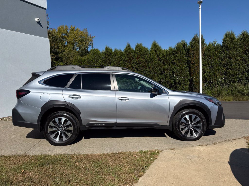 Used 2023 Subaru Outback Limited AWD/4WD image 2