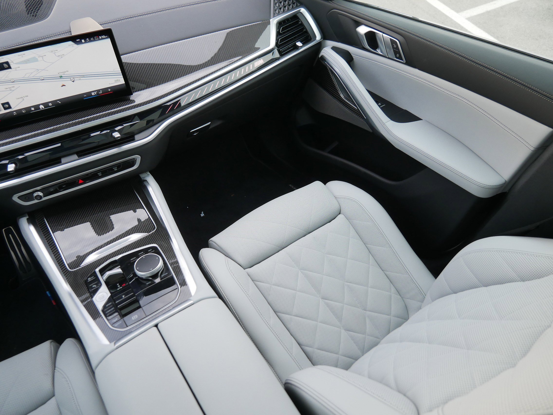 Certified 2025 BMW X6 M60i w/ Parking Assistance Package image 11