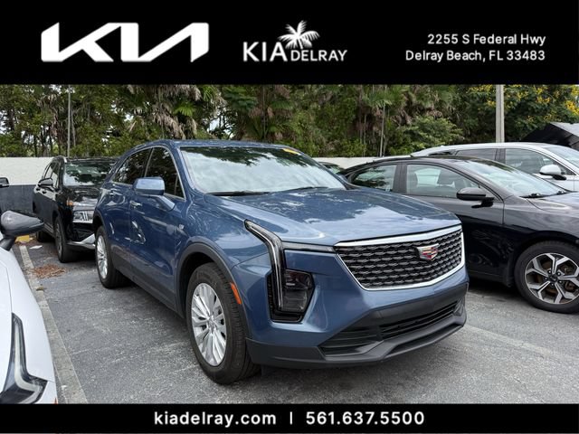 Used 2024 Cadillac XT4 Luxury w/ Cold Weather Package FWD image 1
