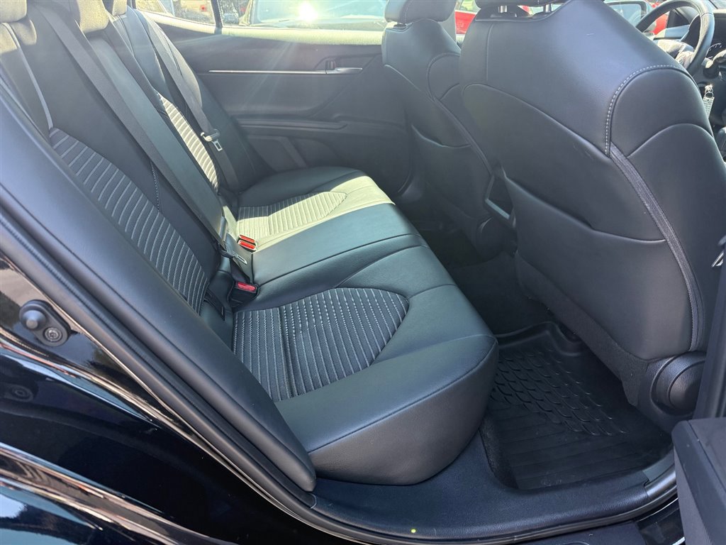 Used 2022 Toyota Camry SE image 10