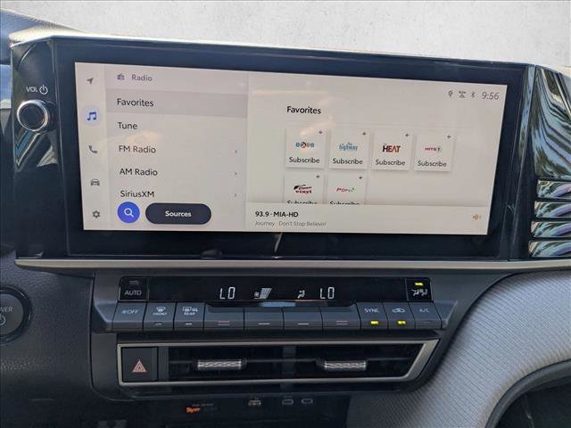 Used 2025 Toyota Camry SE image 13