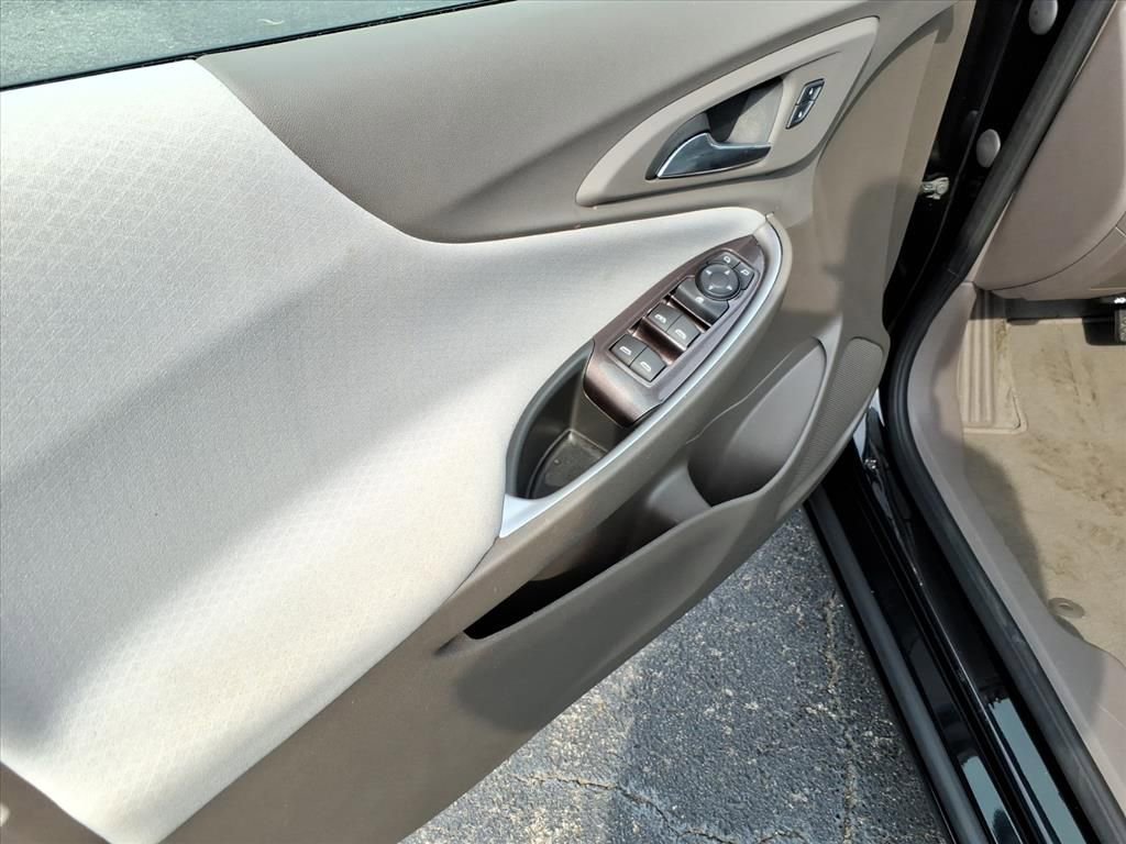 Used 2025 Chevrolet Malibu LT image 10