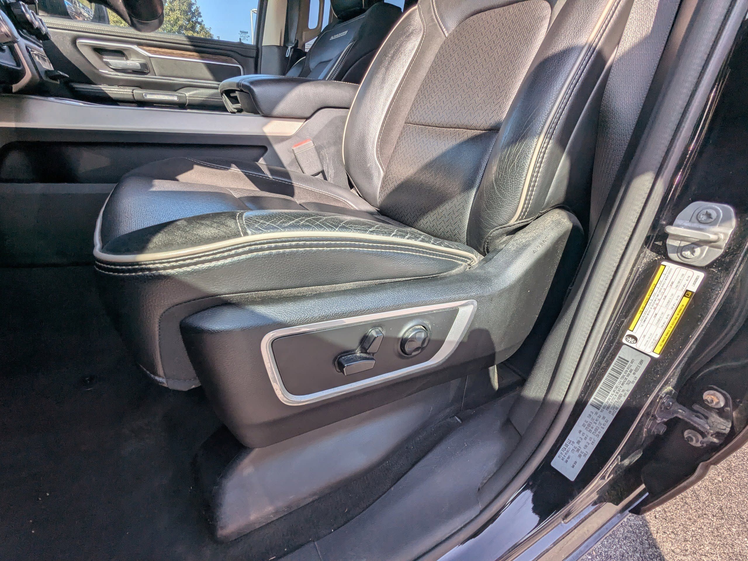 Used 2020 RAM 1500 Laramie AWD/4WD image 16