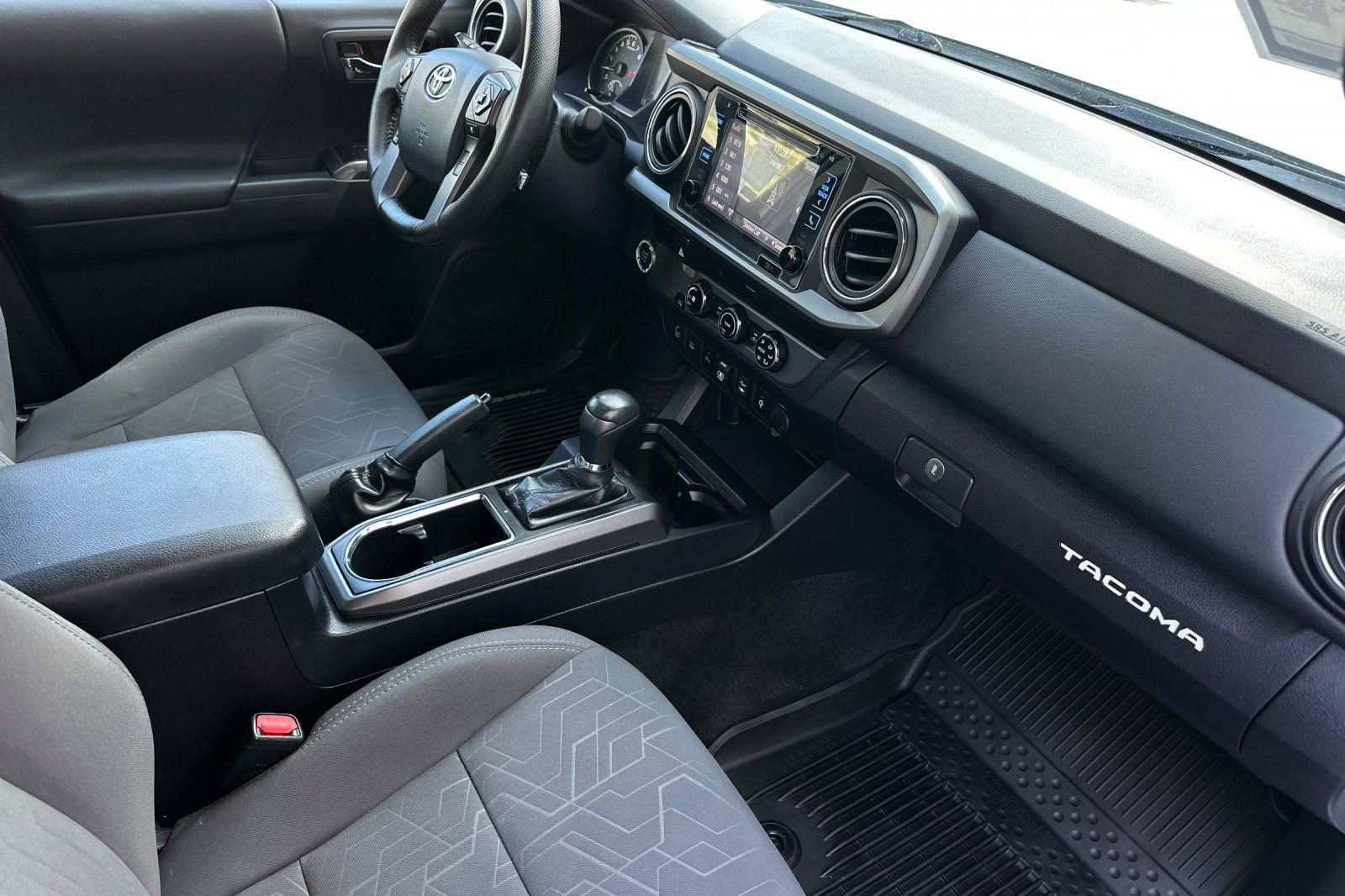Used 2018 Toyota Tacoma TRD Sport w/ Technology Package image 14