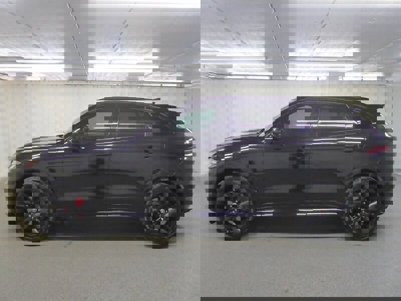 Used 2023 Jaguar F-PACE SVR image 4
