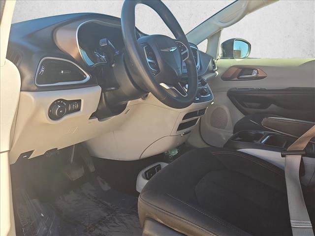 Used 2018 Chrysler Pacifica Touring Plus w/ Tire & Wheel Group image 10