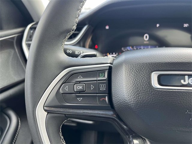 Used 2023 Jeep Grand Cherokee Laredo image 17