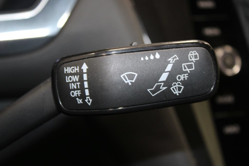 Used 2019 Volkswagen Tiguan SEL FWD image 34