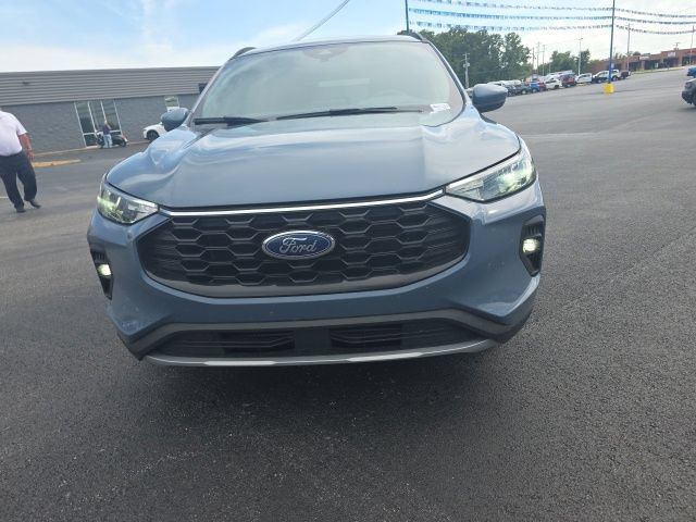 Used 2025 Ford Escape ST-Line Select AWD/4WD image 2