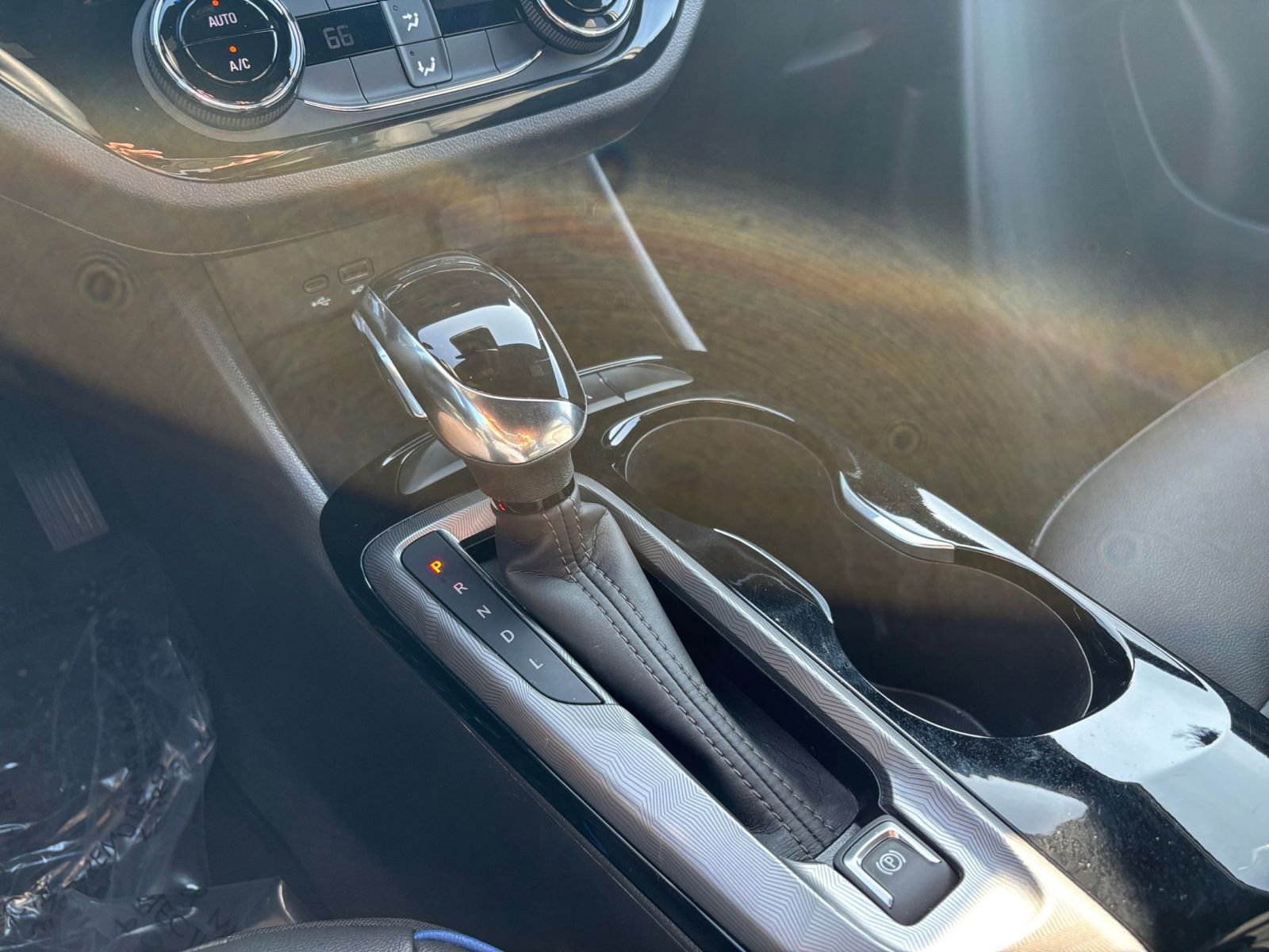 Used 2025 Buick Envista Sport Touring image 41