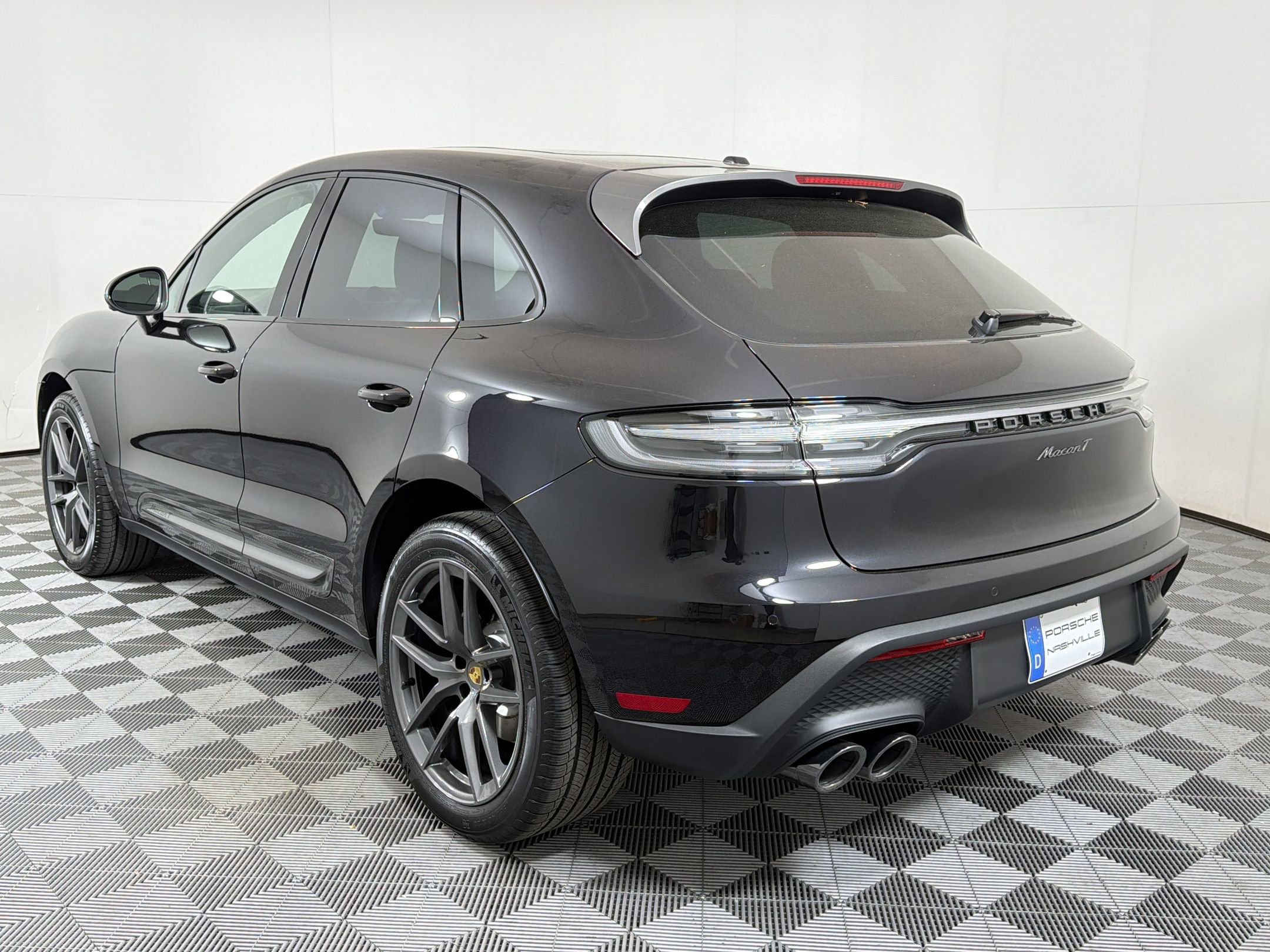 Used 2026 Porsche Macan Turbo AWD/4WD image 3