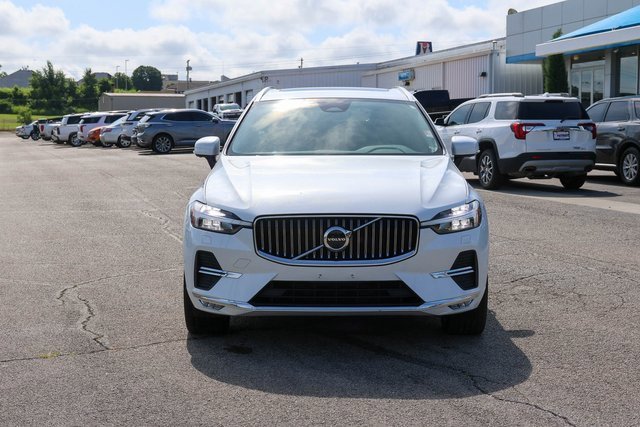 Used 2023 Volvo XC60 B5 Plus w/ Climate Package image 3