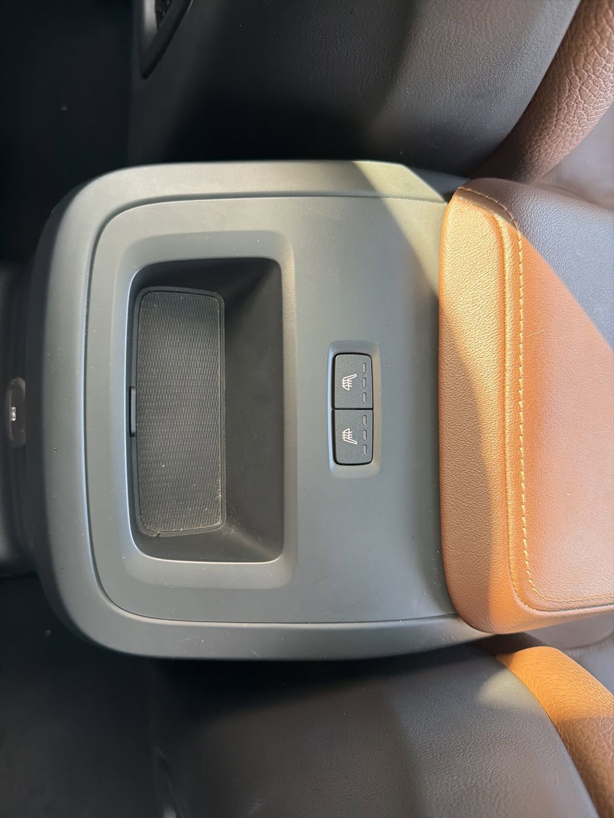 Certified 2025 Volvo XC60 T8 Plus w/ Protection Package Premier image 77