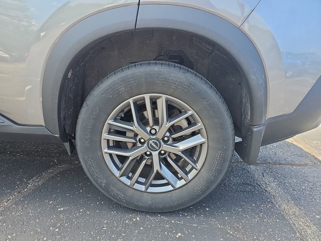 Used 2023 Nissan Rogue S AWD/4WD image 37