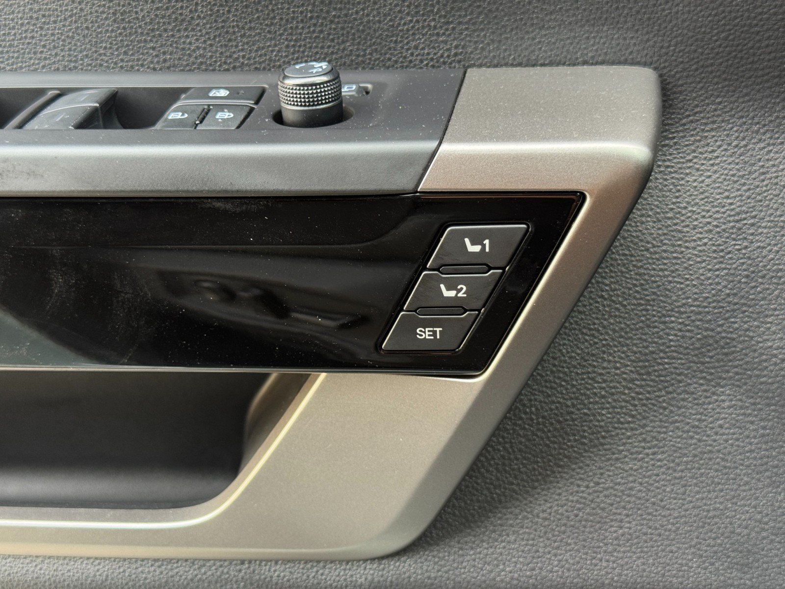 Used 2024 Toyota Tundra Limited AWD/4WD image 18