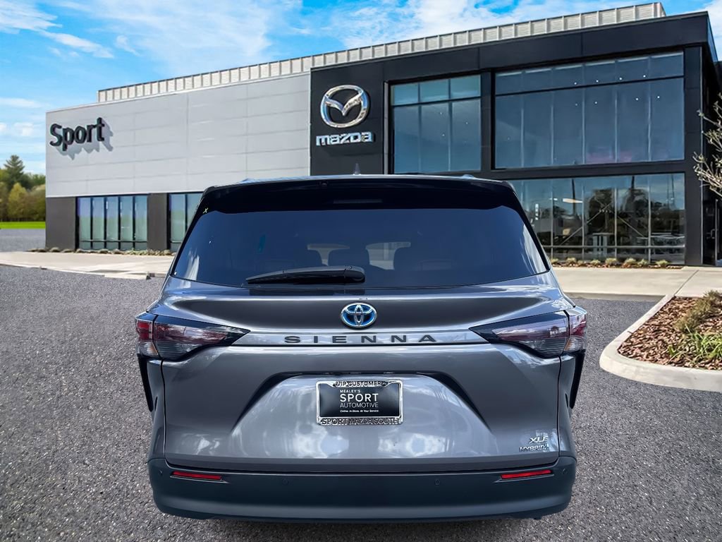 Used 2023 Toyota Sienna XLE image 4