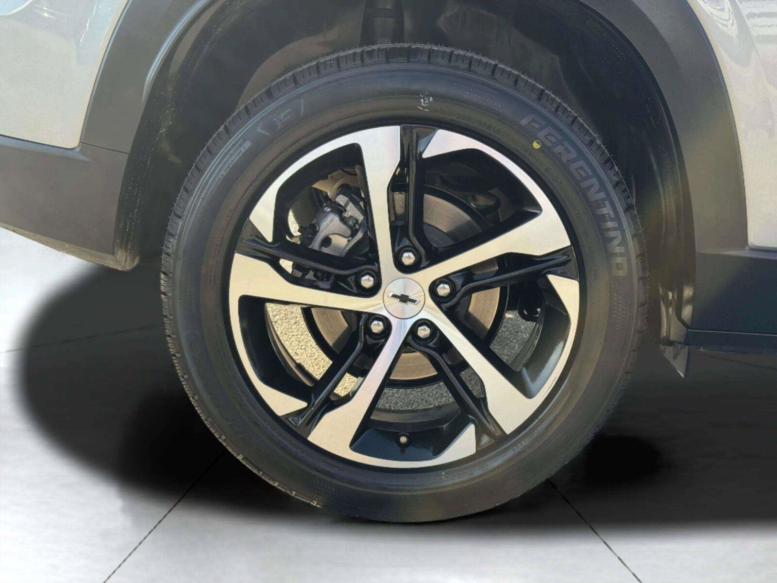 Used 2024 Chevrolet Trax RS w/ Sunroof Package FWD image 59