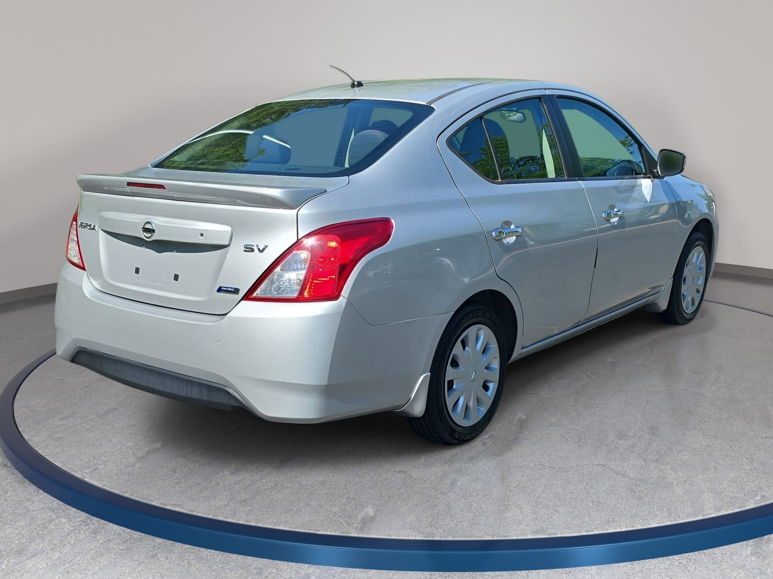 Used 2016 Nissan Versa SV FWD image 5