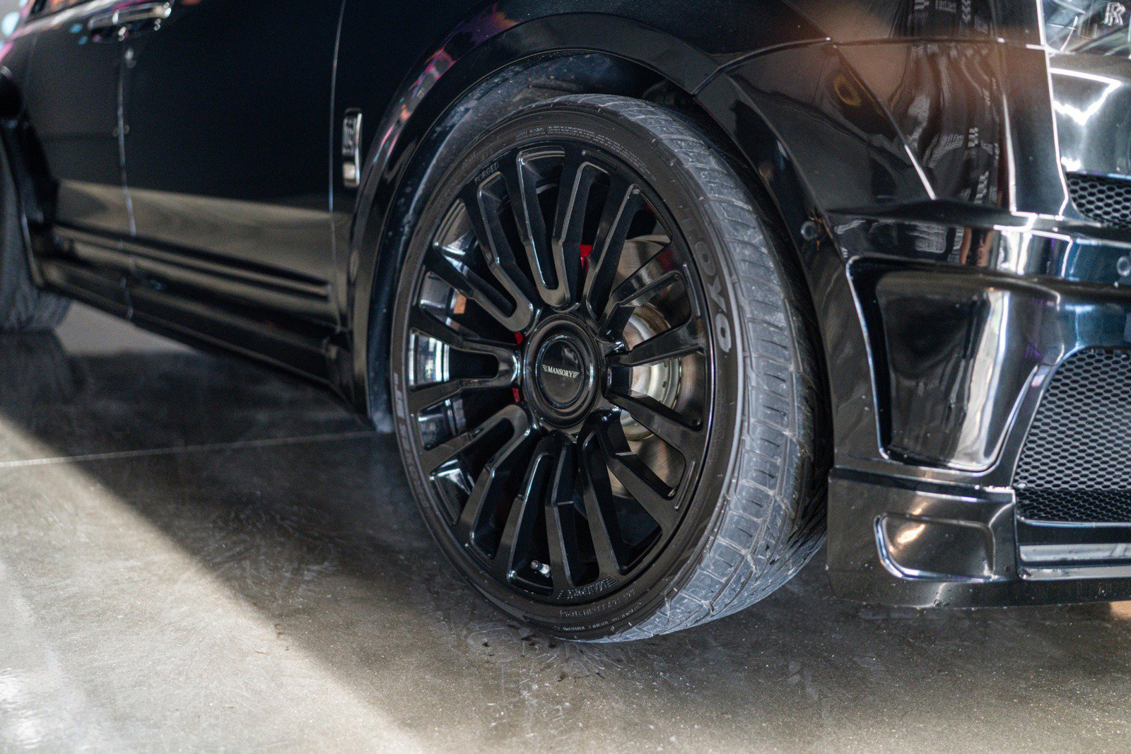 Used 2022 Rolls-Royce Cullinan Black Badge image 23