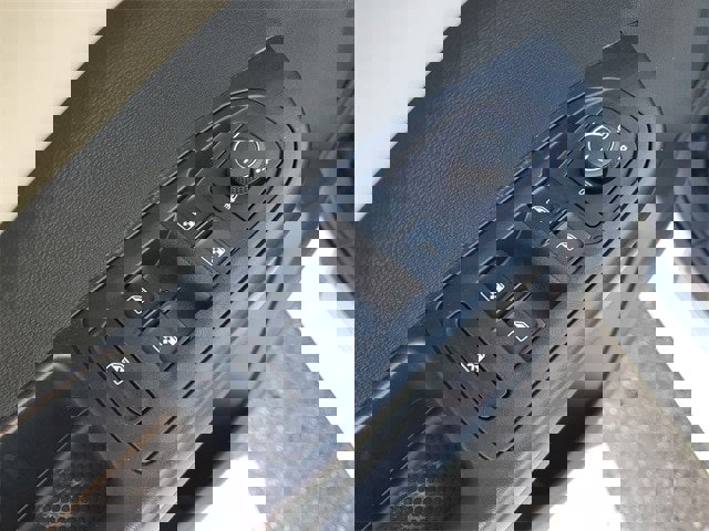 Certified 2025 Volkswagen Taos SE w/ Panoramic Sunroof Package image 15