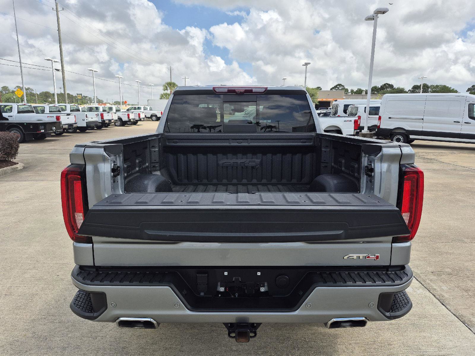 Used 2024 GMC Sierra 1500 AT4 w/ Technology Package AWD/4WD image 15