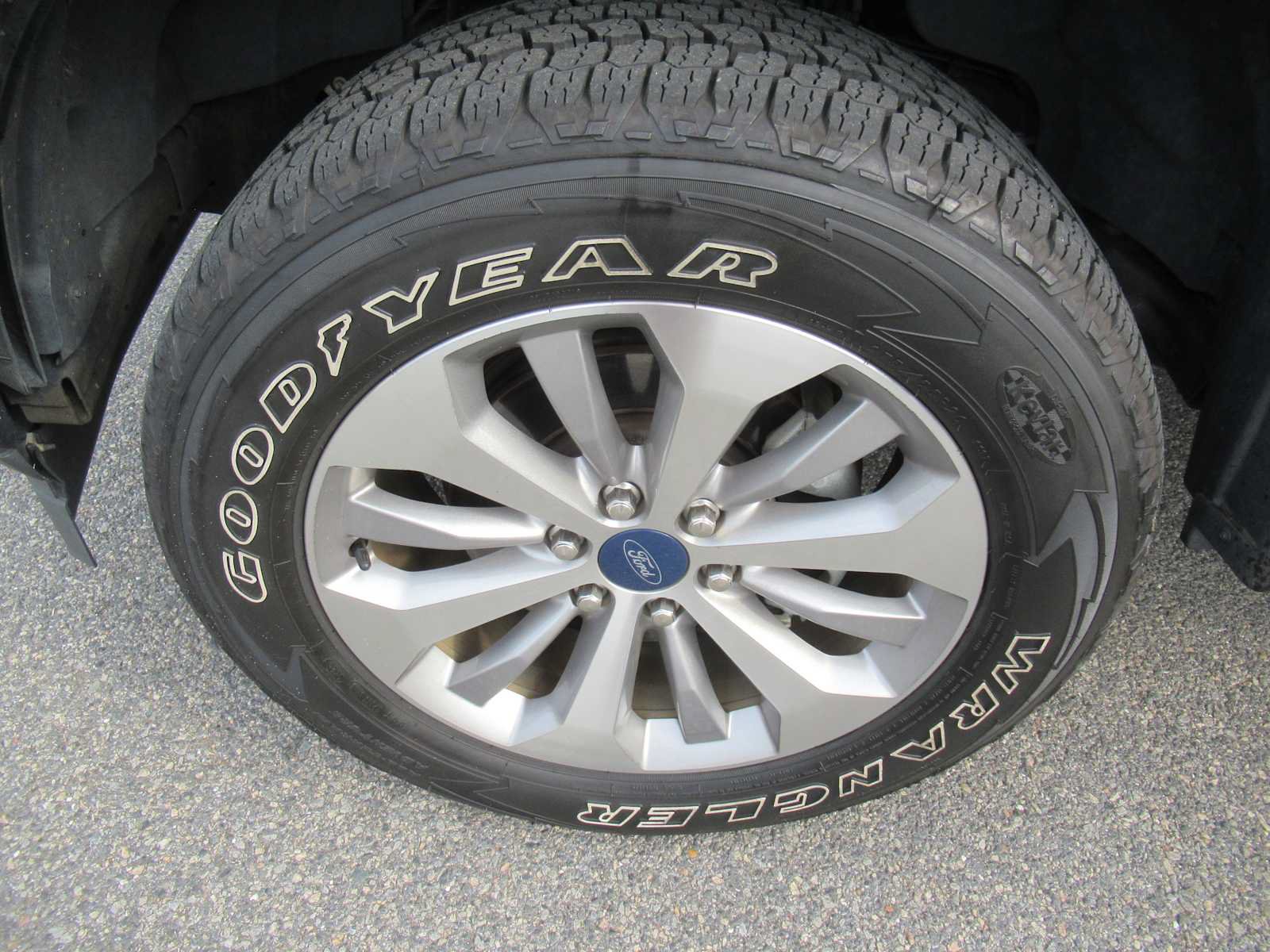 Used 2018 Ford F150 XL w/ Equipment Group 101A Mid AWD/4WD image 10