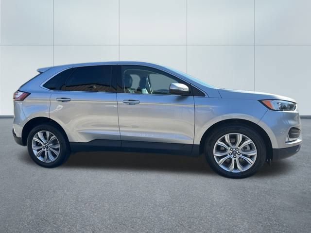 Used 2022 Ford Edge Titanium image 11
