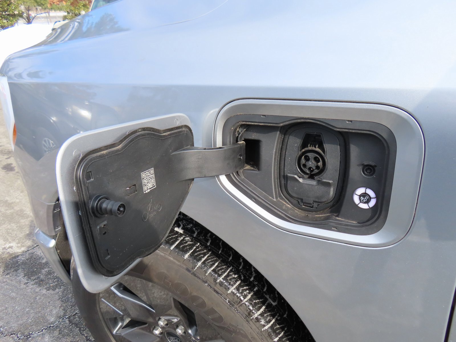 Used 2024 Ford F150 Lightning Lariat image 10