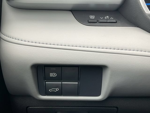 Used 2021 Toyota Highlander XLE AWD/4WD image 39