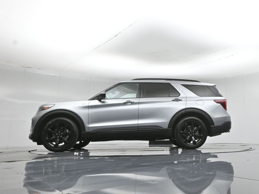 Used 2023 Ford Explorer ST-Line w/ Class IV Trailer Tow Package image 8