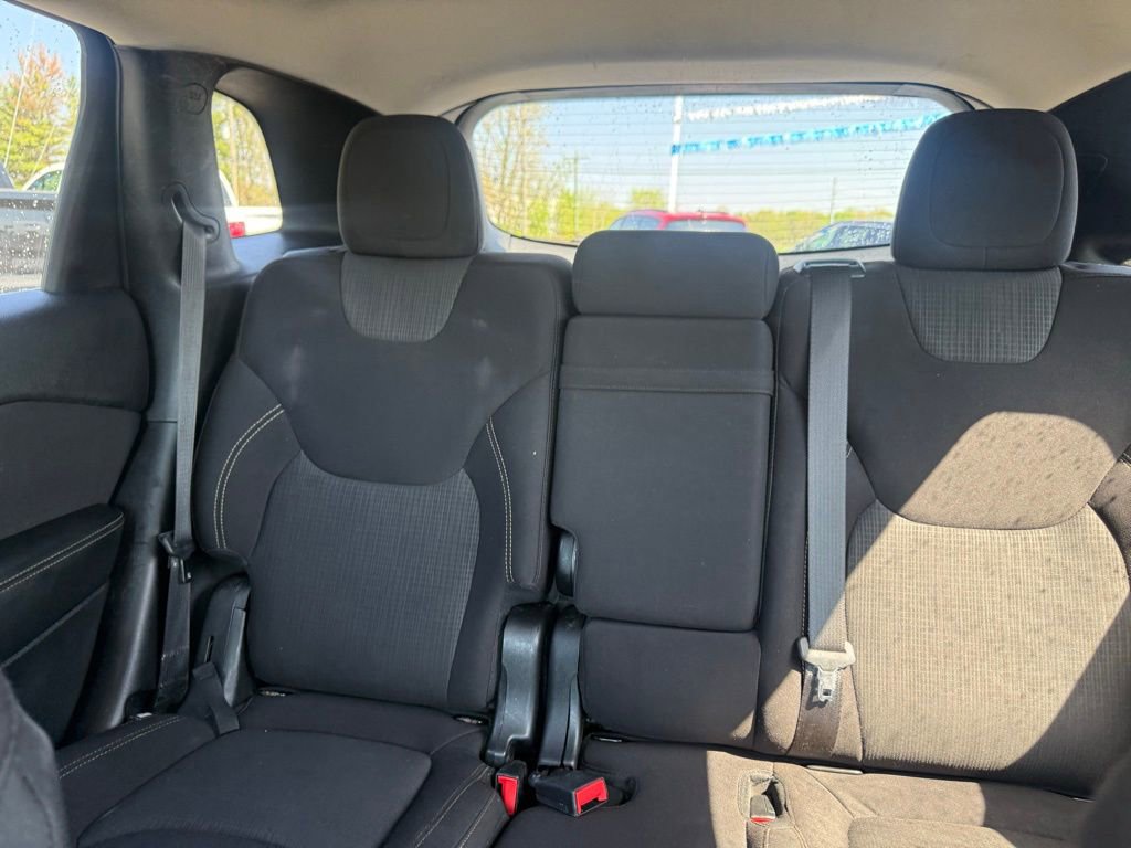Used 2017 Jeep Cherokee Latitude w/ Cold Weather Group AWD/4WD image 31