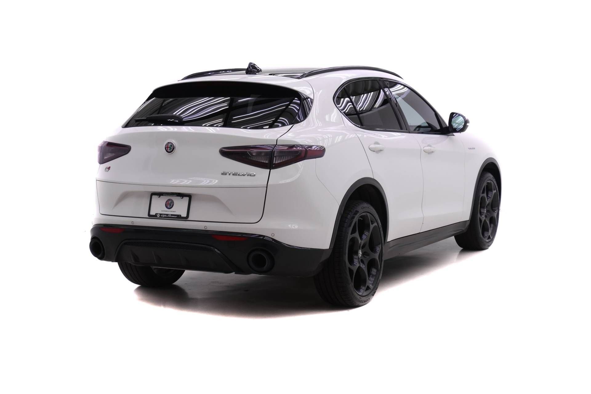 Certified 2024 Alfa Romeo Stelvio Veloce AWD/4WD image 4