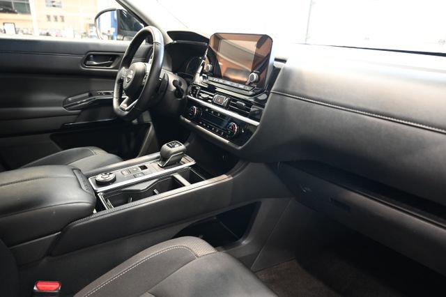 Used 2025 Nissan Pathfinder SV image 14