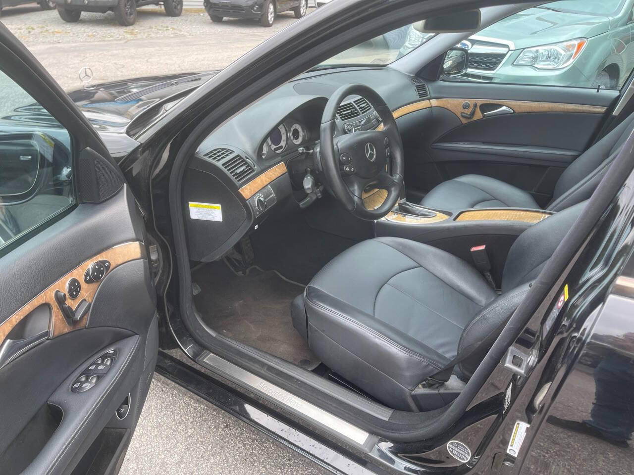 Used 2009 Mercedes-Benz E 350 Sedan image 11