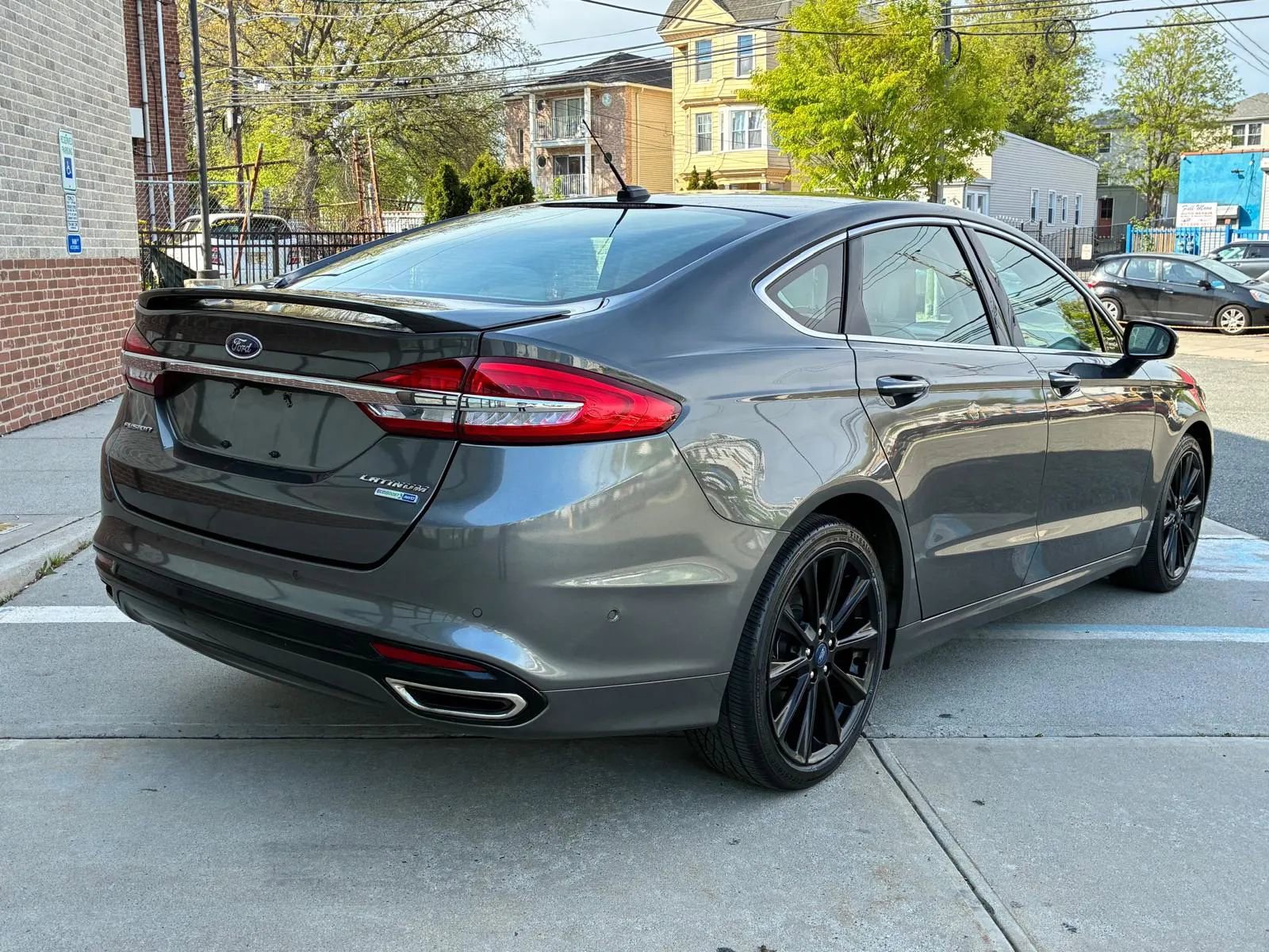 Used 2017 Ford Fusion Platinum AWD/4WD image 4