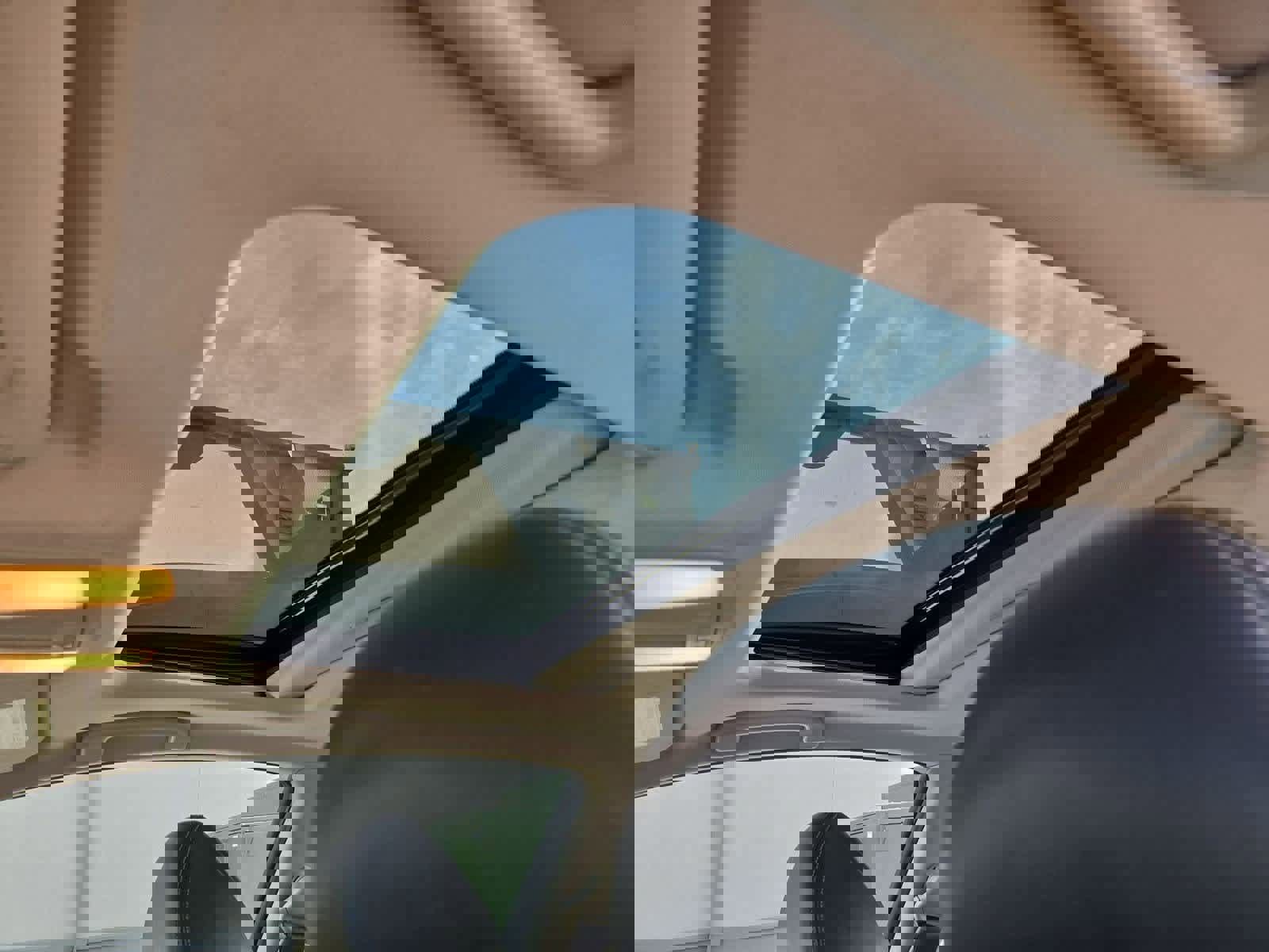 Used 2010 INFINITI G37 Journey w/ Premium Pkg image 16