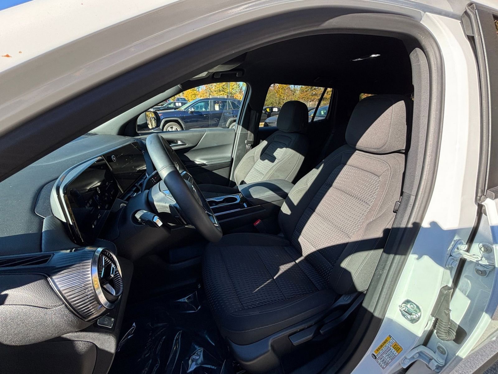 Used 2025 Chevrolet Equinox LT image 36