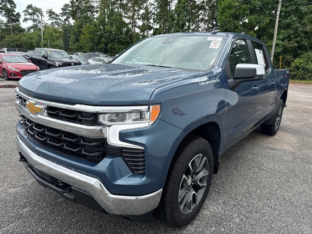 Used 2024 Chevrolet Silverado 1500 LT AWD/4WD image 4