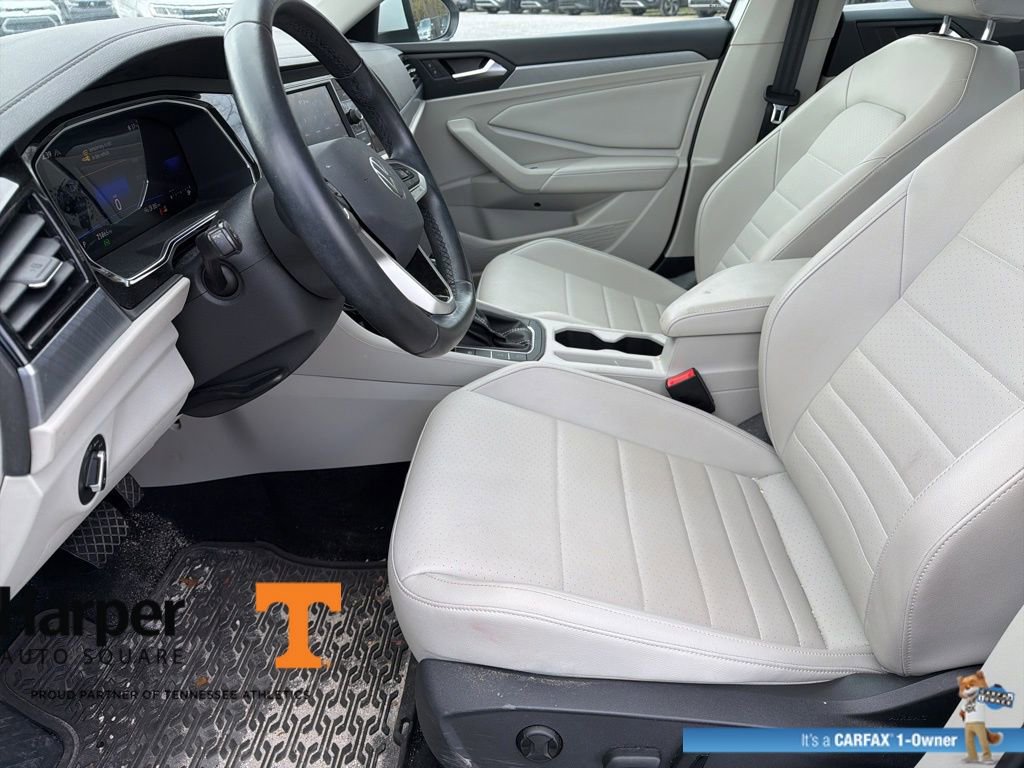 Used 2023 Volkswagen Jetta SE w/ Panoramic Sunroof Package image 13
